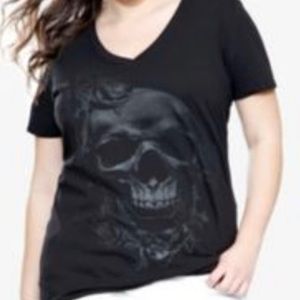 Torrid black on black skull and roses t-shirt 0X